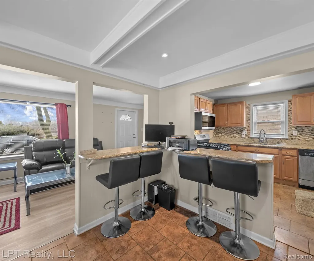 23709 W Chicago Redford Charter Township MI 48239