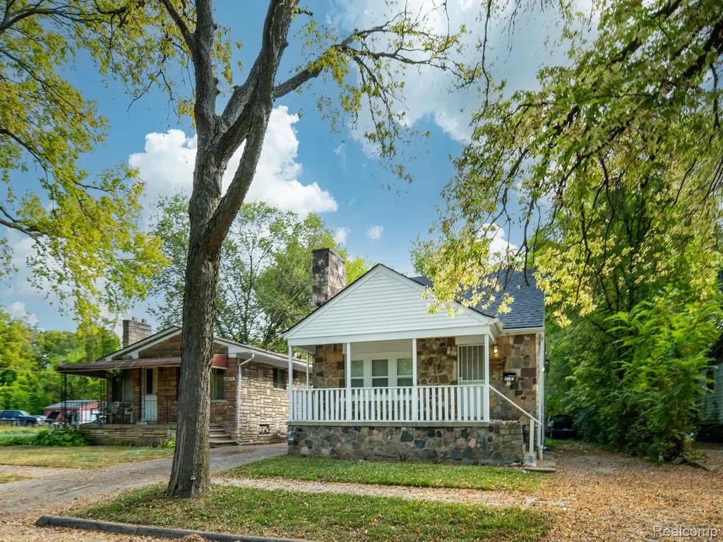 326 Eastlawn Street Detroit City MI 48215