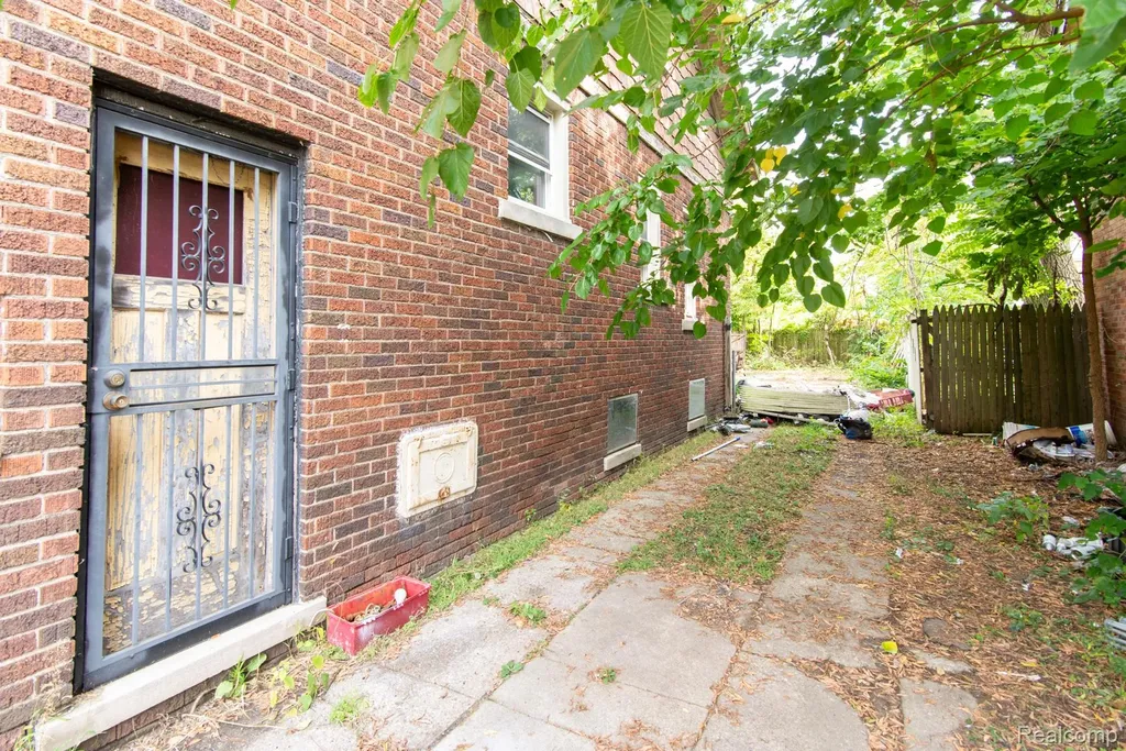 326 Eastlawn Street Detroit City MI 48215