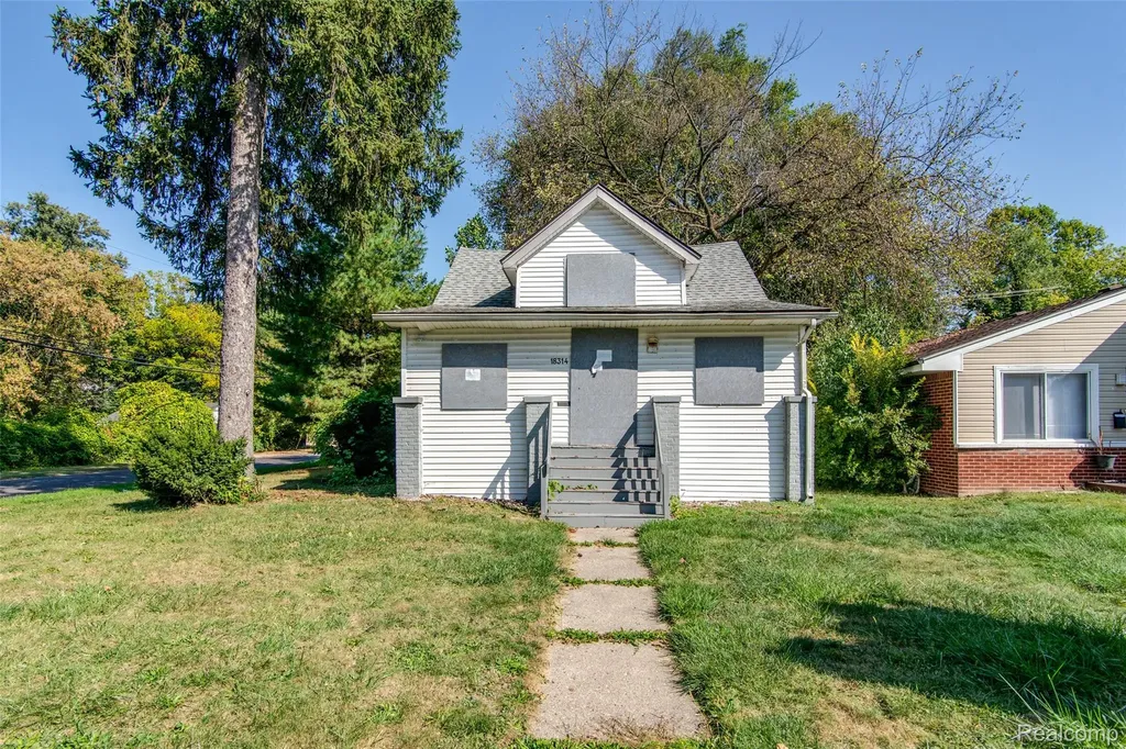 326 Eastlawn Street Detroit City MI 48215