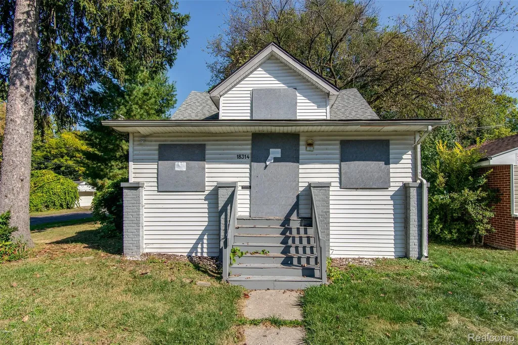 326 Eastlawn Street Detroit City MI 48215