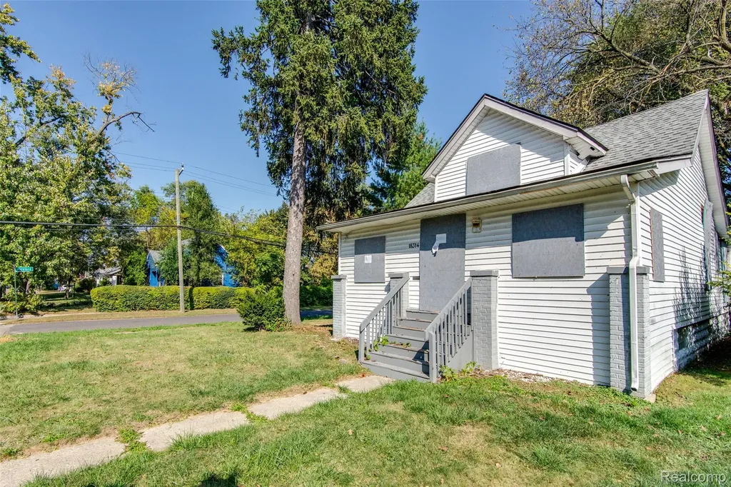 326 Eastlawn Street Detroit City MI 48215