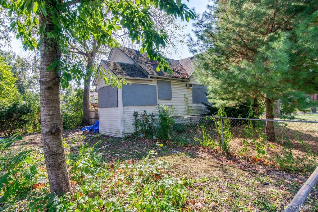 326 Eastlawn Street Detroit City MI 48215