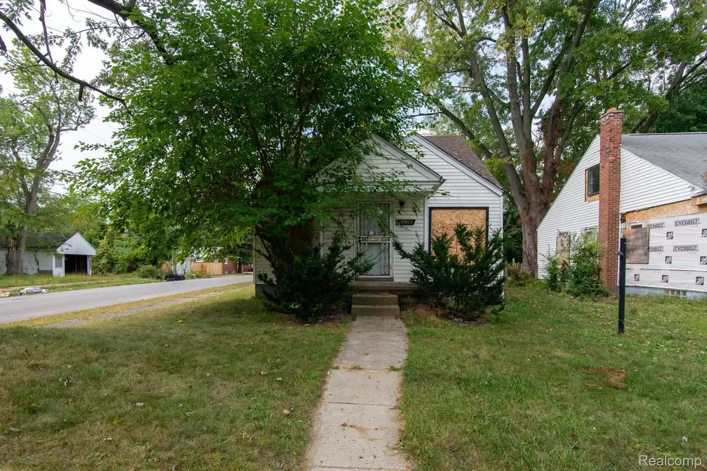 326 Eastlawn Street Detroit City MI 48215