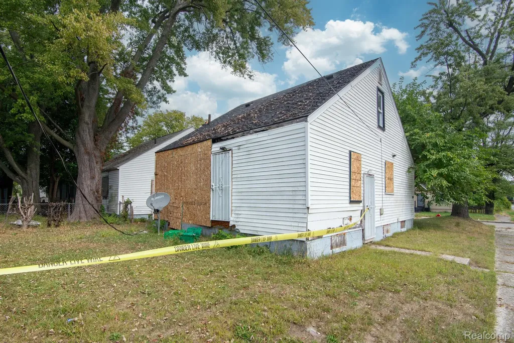 326 Eastlawn Street Detroit City MI 48215
