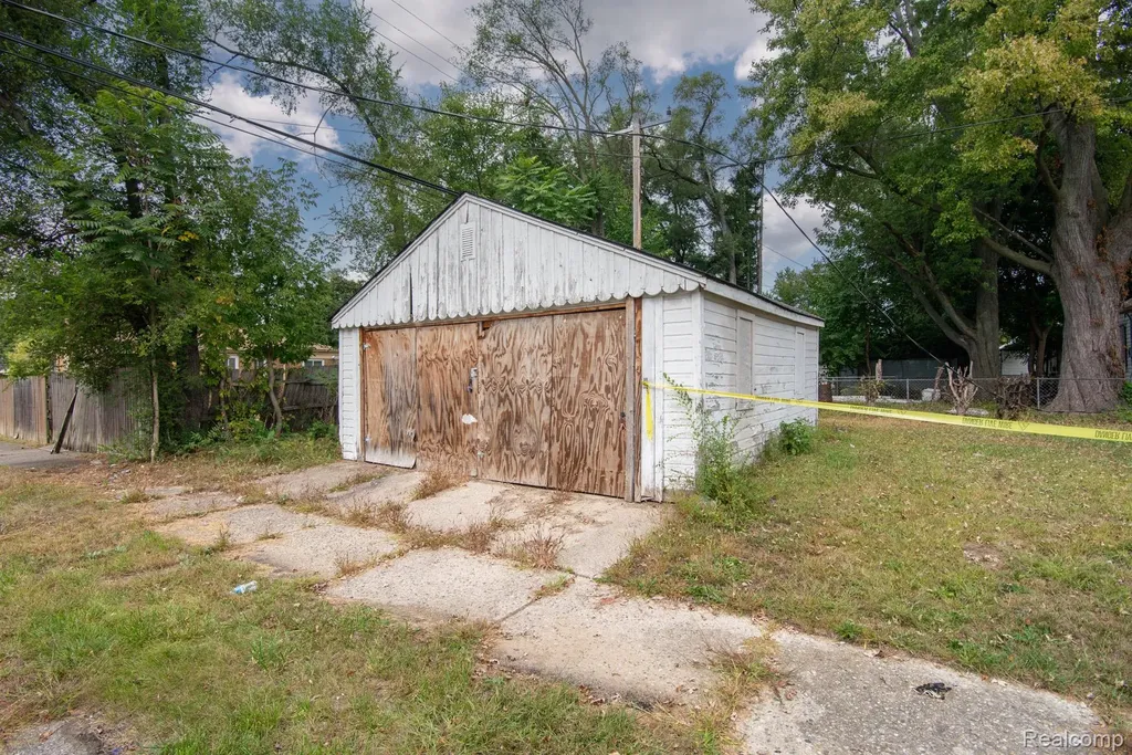 326 Eastlawn Street Detroit City MI 48215