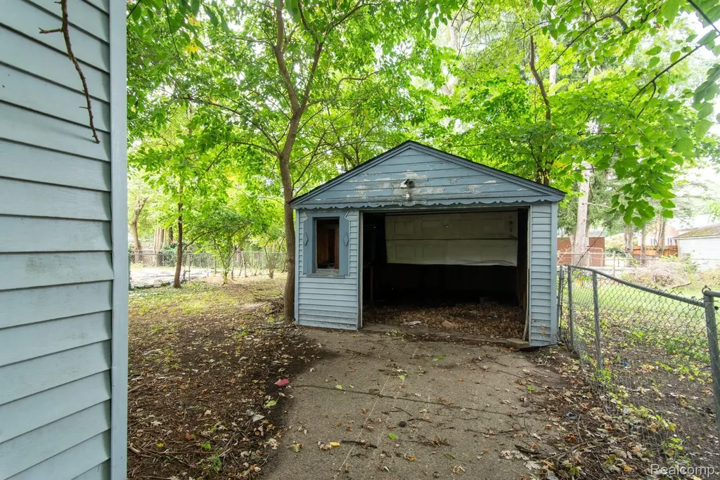 326 Eastlawn Street Detroit City MI 48215