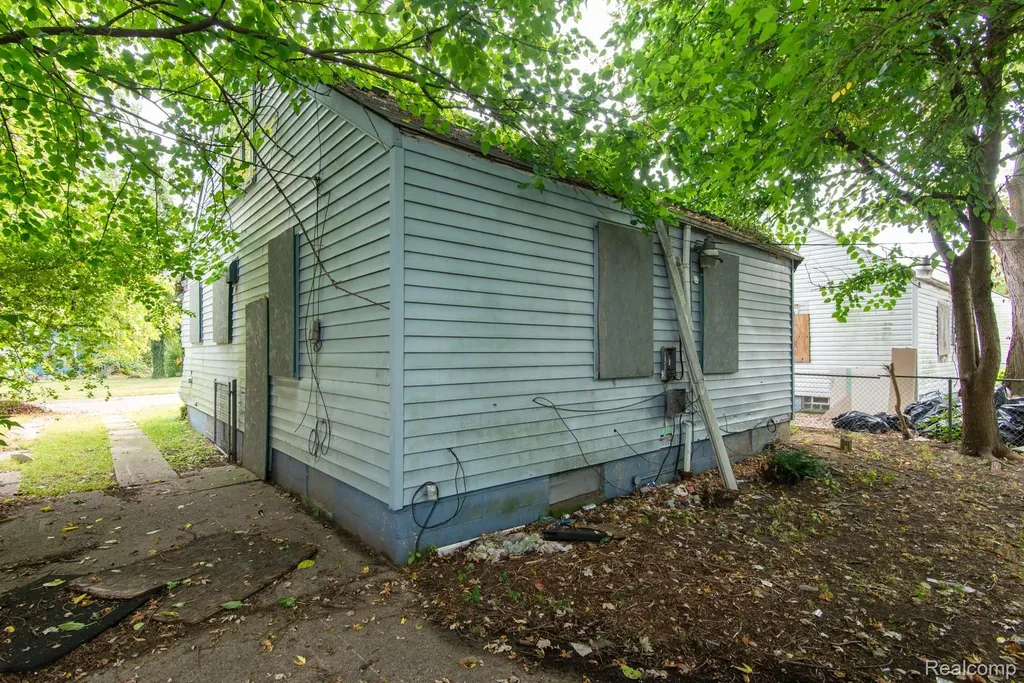 326 Eastlawn Street Detroit City MI 48215