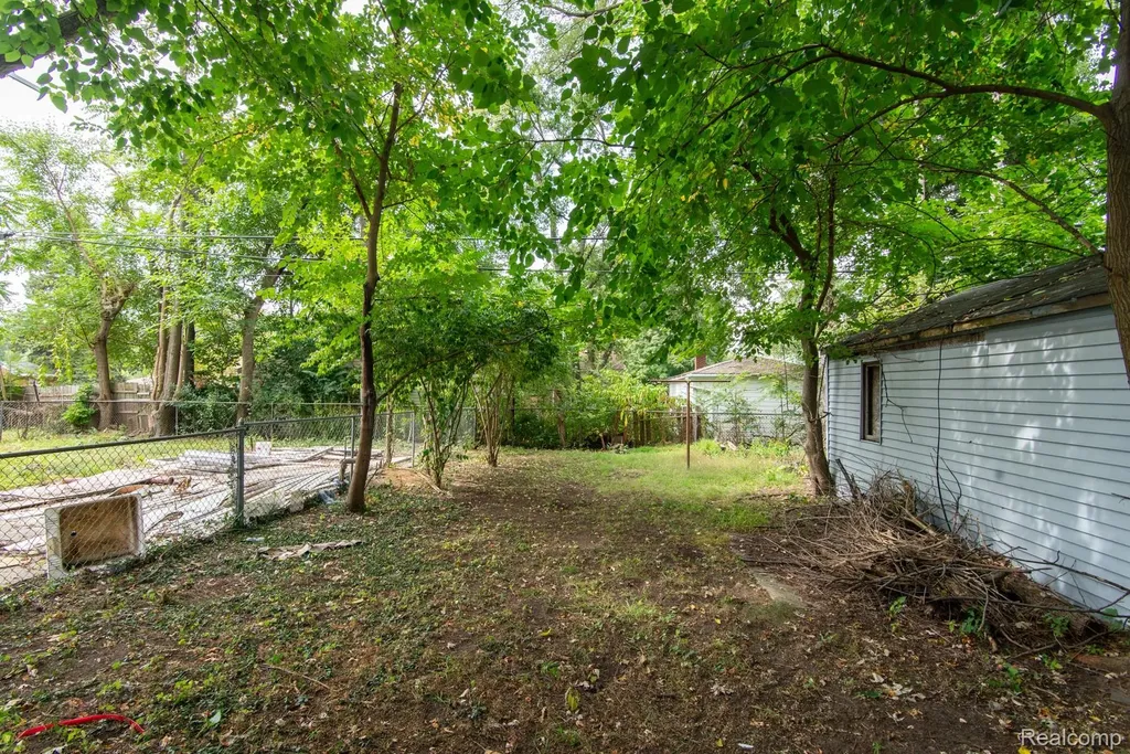 326 Eastlawn Street Detroit City MI 48215