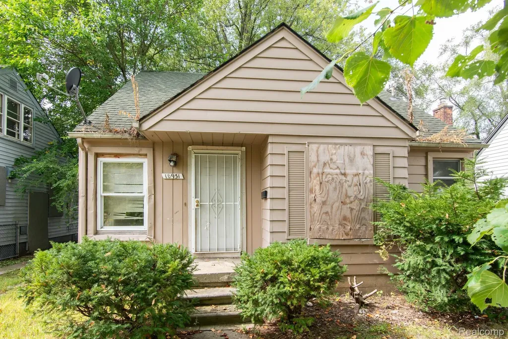 326 Eastlawn Street Detroit City MI 48215