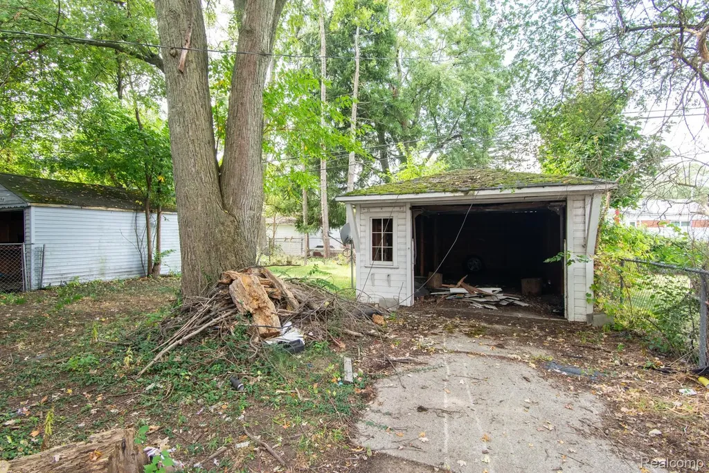 326 Eastlawn Street Detroit City MI 48215