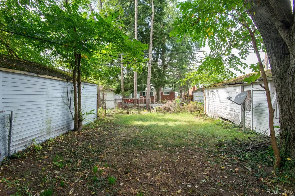 326 Eastlawn Street Detroit City MI 48215