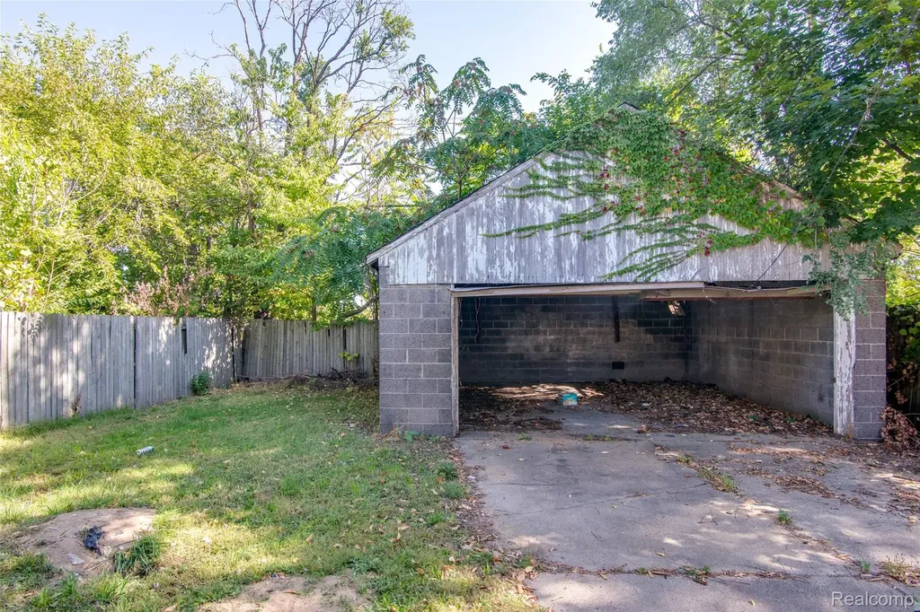 326 Eastlawn Street Detroit City MI 48215