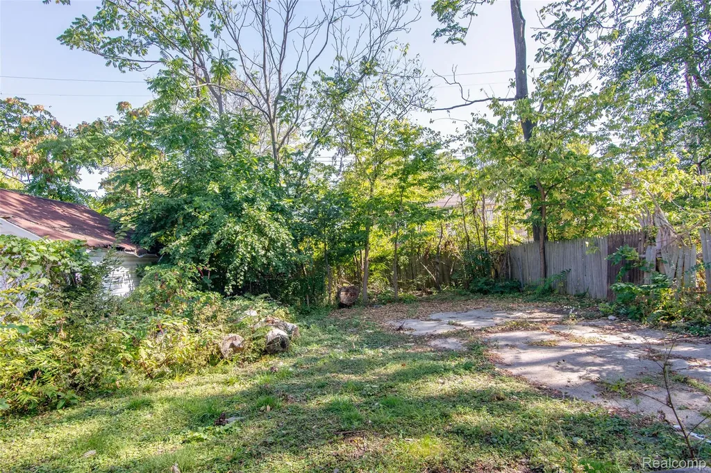 326 Eastlawn Street Detroit City MI 48215