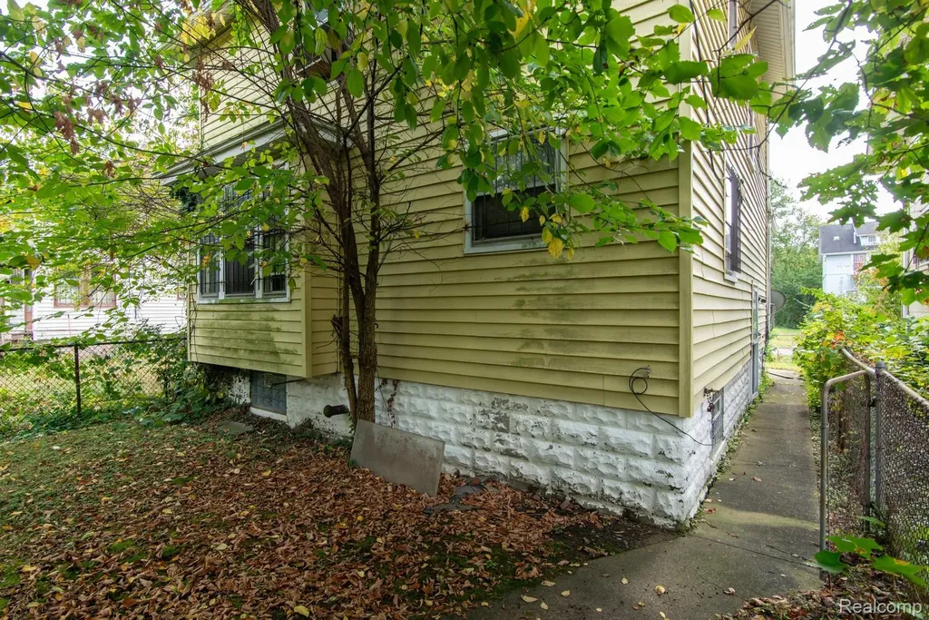 326 Eastlawn Street Detroit City MI 48215
