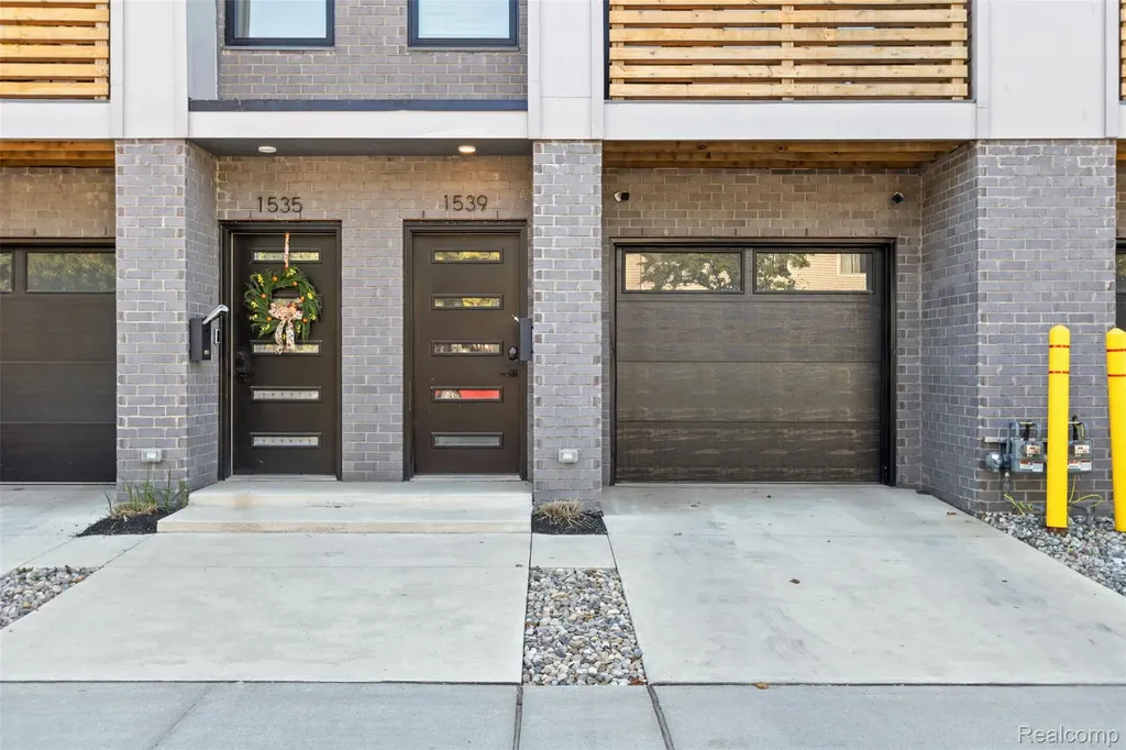 1539 Pallister Detroit City MI 48206