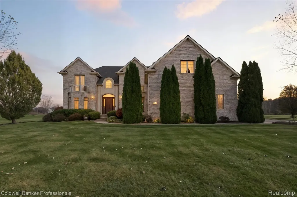 13065 White Oaks Argentine Township MI 48436