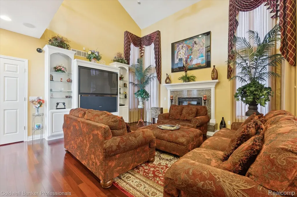 13065 White Oaks Argentine Township MI 48436