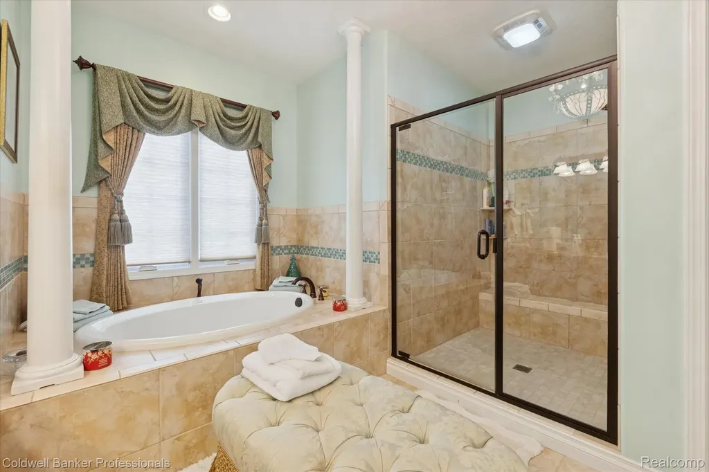 13065 White Oaks Argentine Township MI 48436