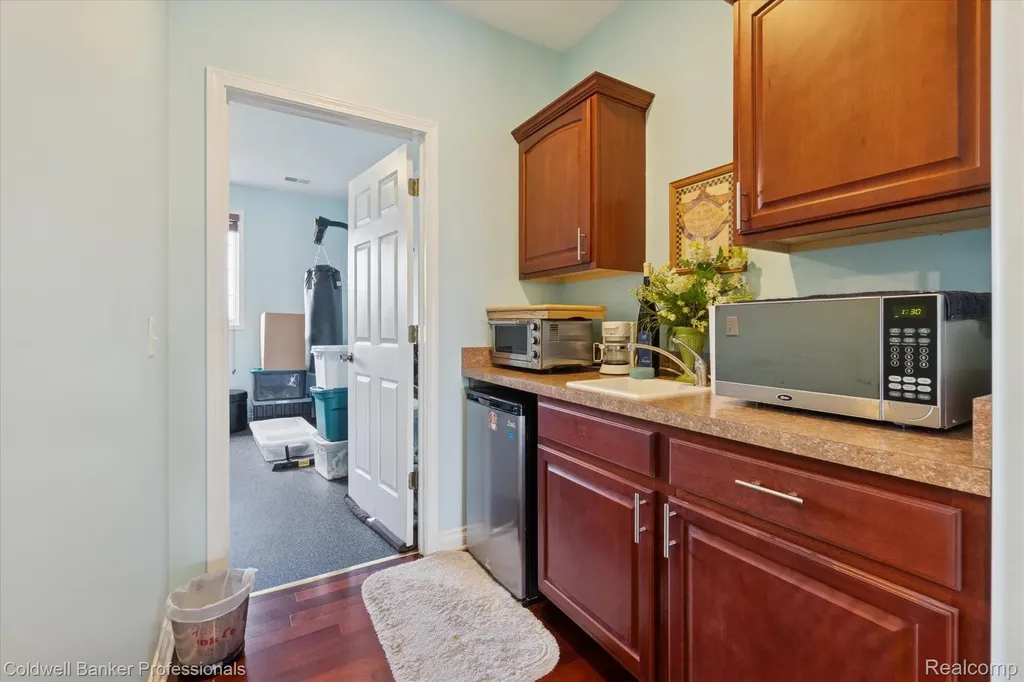 13065 White Oaks Argentine Township MI 48436