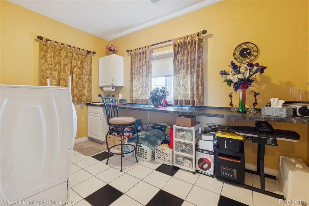 13065 White Oaks Argentine Township MI 48436