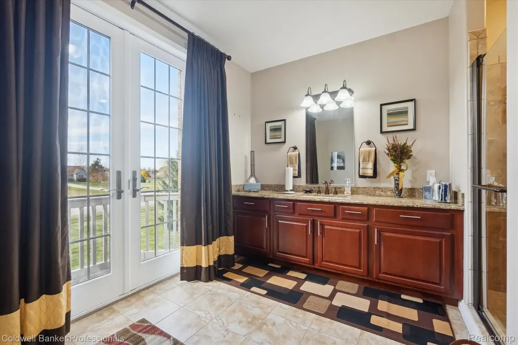 13065 White Oaks Argentine Township MI 48436