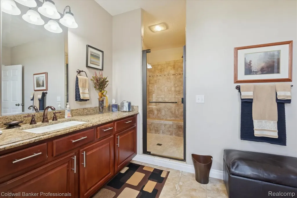 13065 White Oaks Argentine Township MI 48436