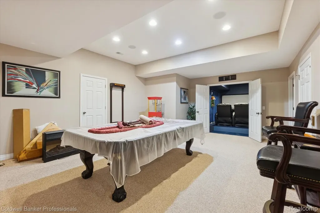 13065 White Oaks Argentine Township MI 48436