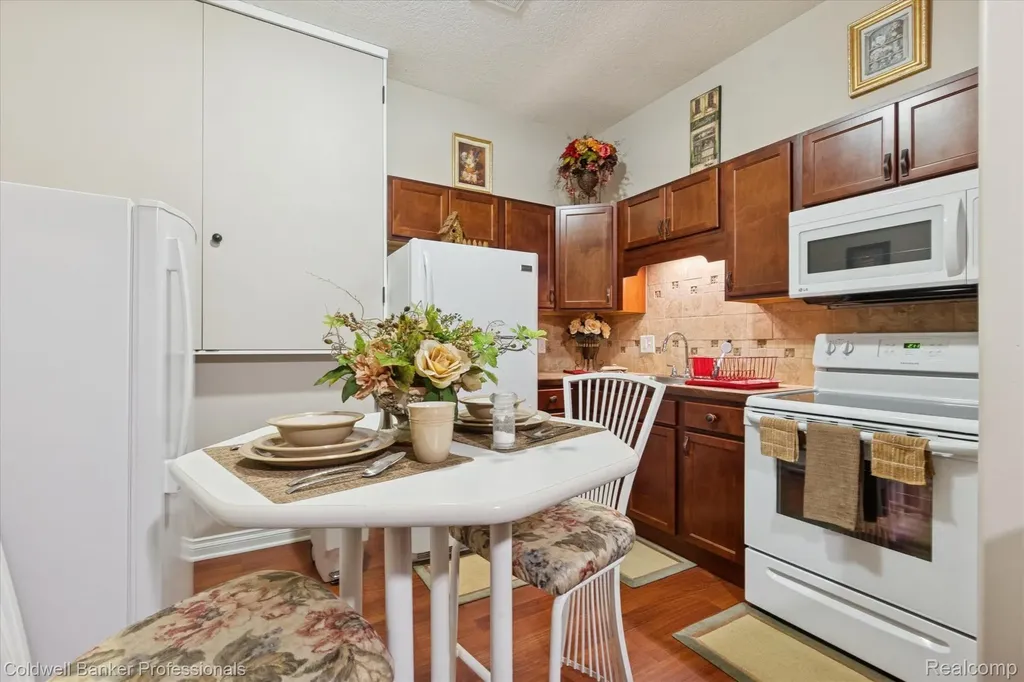 13065 White Oaks Argentine Township MI 48436