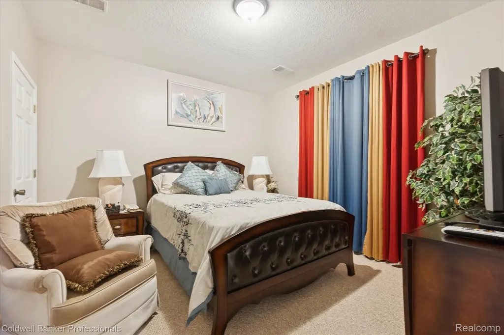 13065 White Oaks Argentine Township MI 48436