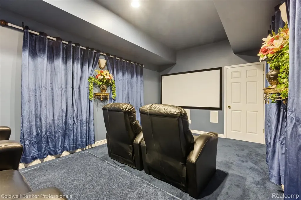 13065 White Oaks Argentine Township MI 48436