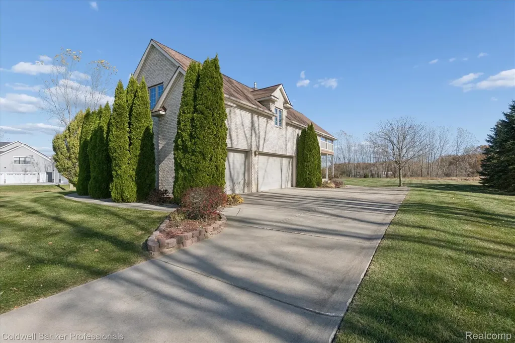 13065 White Oaks Argentine Township MI 48436