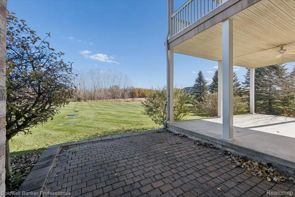 13065 White Oaks Argentine Township MI 48436