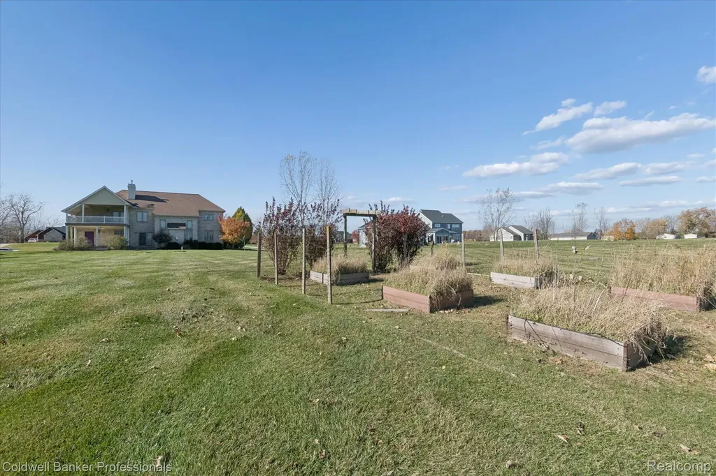 13065 White Oaks Argentine Township MI 48436