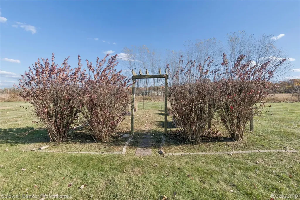 13065 White Oaks Argentine Township MI 48436