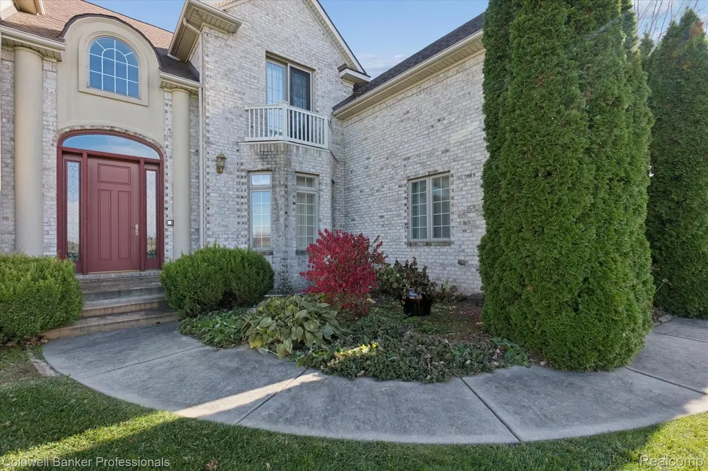 13065 White Oaks Argentine Township MI 48436