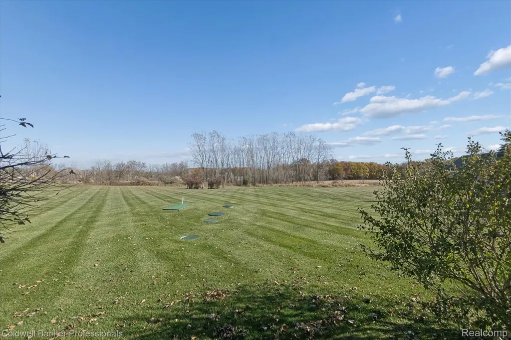 13065 White Oaks Argentine Township MI 48436