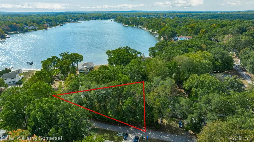 8330 Dickert Street Commerce Charter Township MI 48382