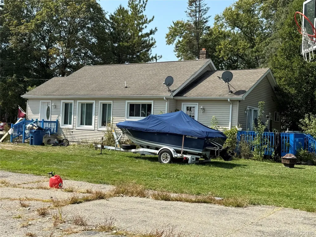 320 W Flint Street Davison City MI 48423