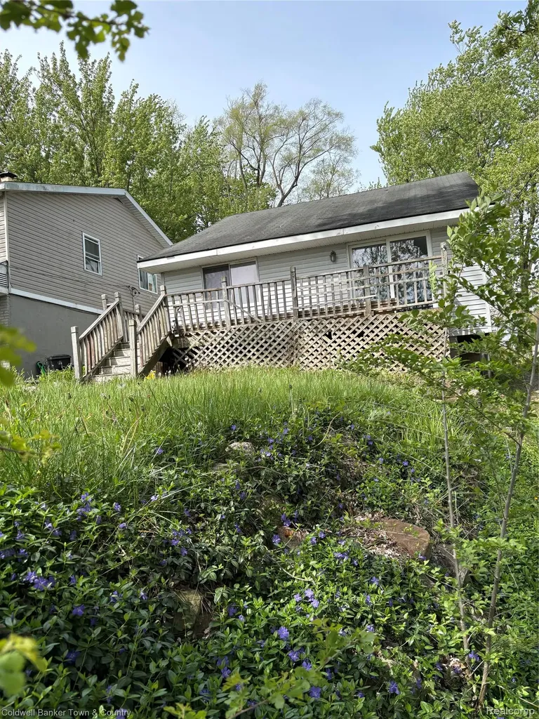 4031 Hillcrest Highland Charter Township MI 48356