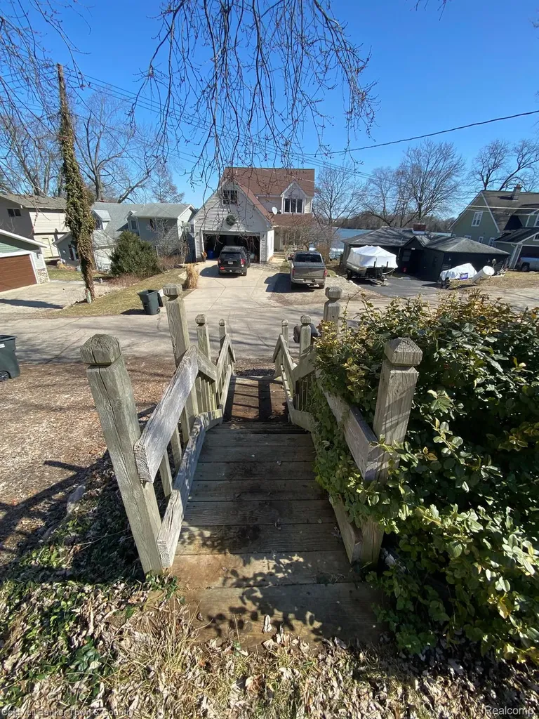 4031 Hillcrest Highland Charter Township MI 48356