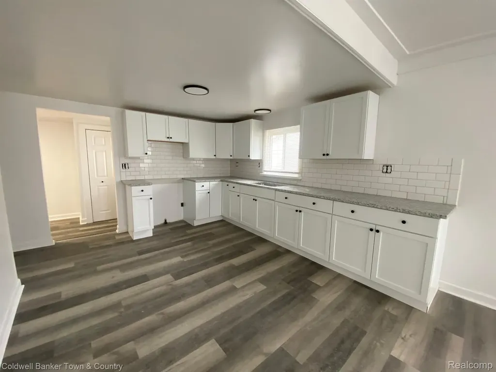 4031 Hillcrest Highland Charter Township MI 48356