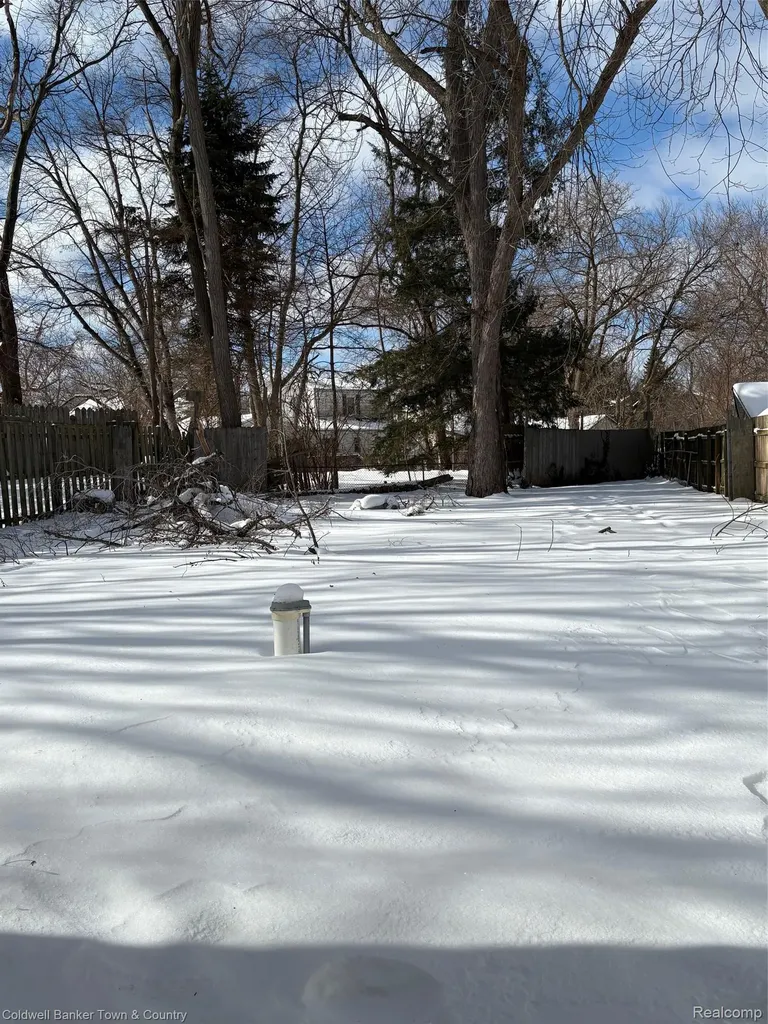 4031 Hillcrest Highland Charter Township MI 48356