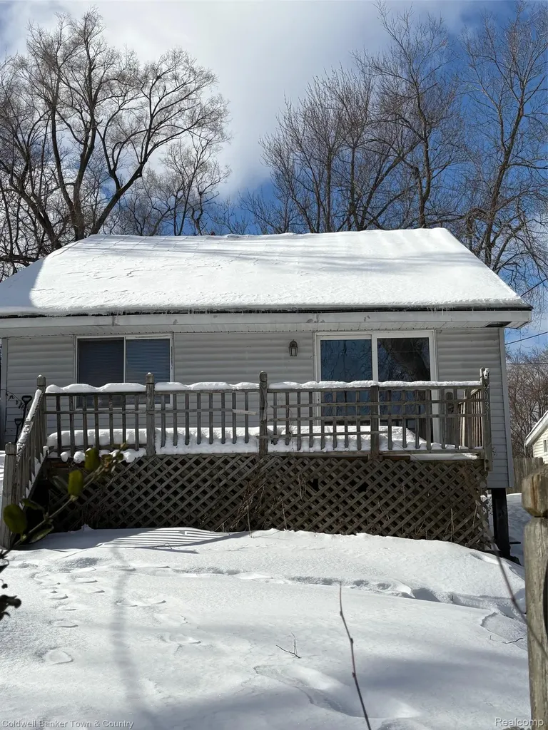 4031 Hillcrest Highland Charter Township MI 48356