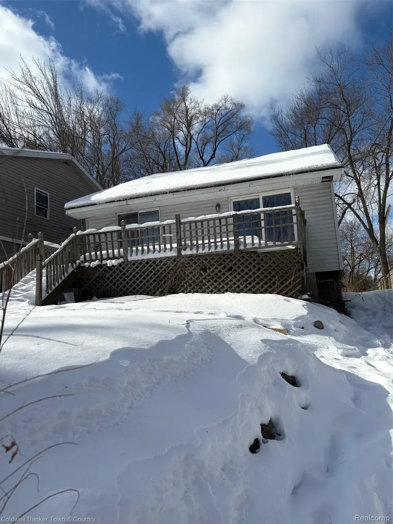 4031 Hillcrest Highland Charter Township MI 48356