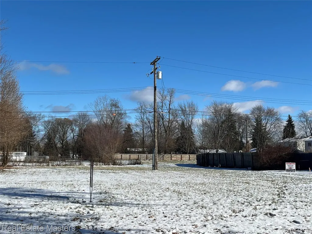 1825 Kern Port Huron City MI 48060