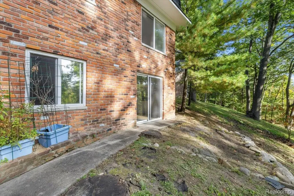 3801 Glen Hills Drive Hartland Township MI 48353
