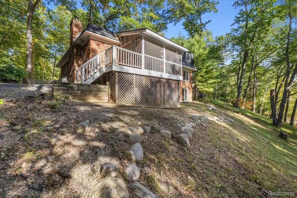3801 Glen Hills Drive Hartland Township MI 48353