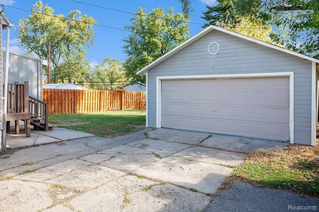 770 Cameron Avenue Pontiac City MI 48340
