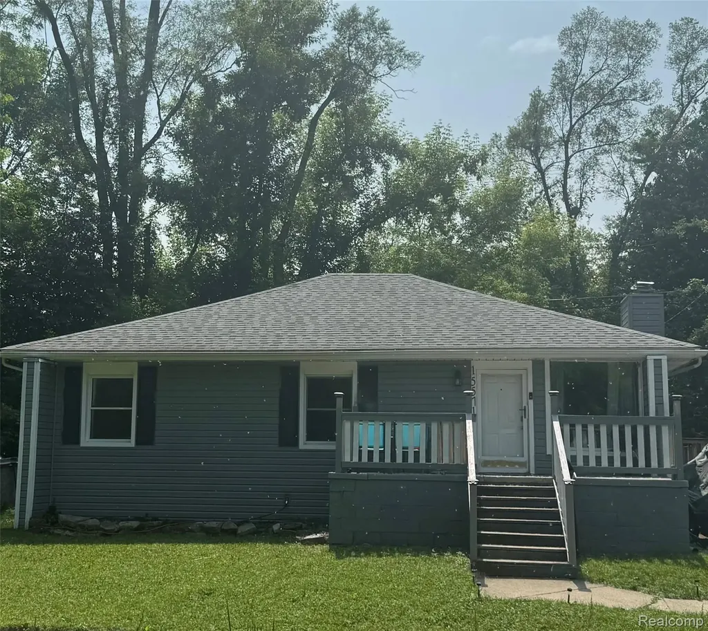 15571 Fenton Redford Charter Township MI 48239